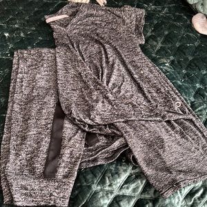 Ladies Calvin Klein soft lite performance outfit. High low shirt w knot